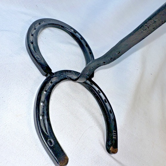 Horseshoe Wine Rack: Rustic Metal Art, Western Decor (3  Rustic Horseshoe Wine Bottle and Glass Holder Rack Black Metal Western Decor